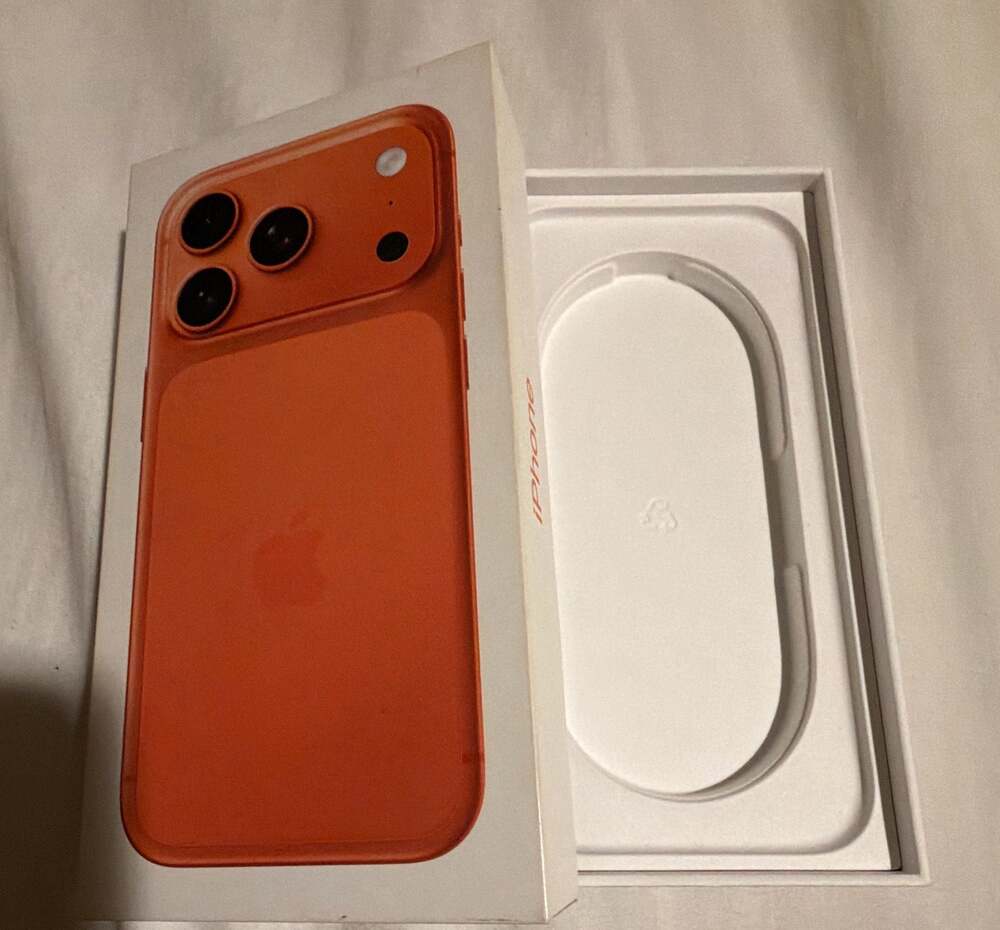 EMPTY Apple iPhone 17 Pro Box( NO PODS INSIDE)